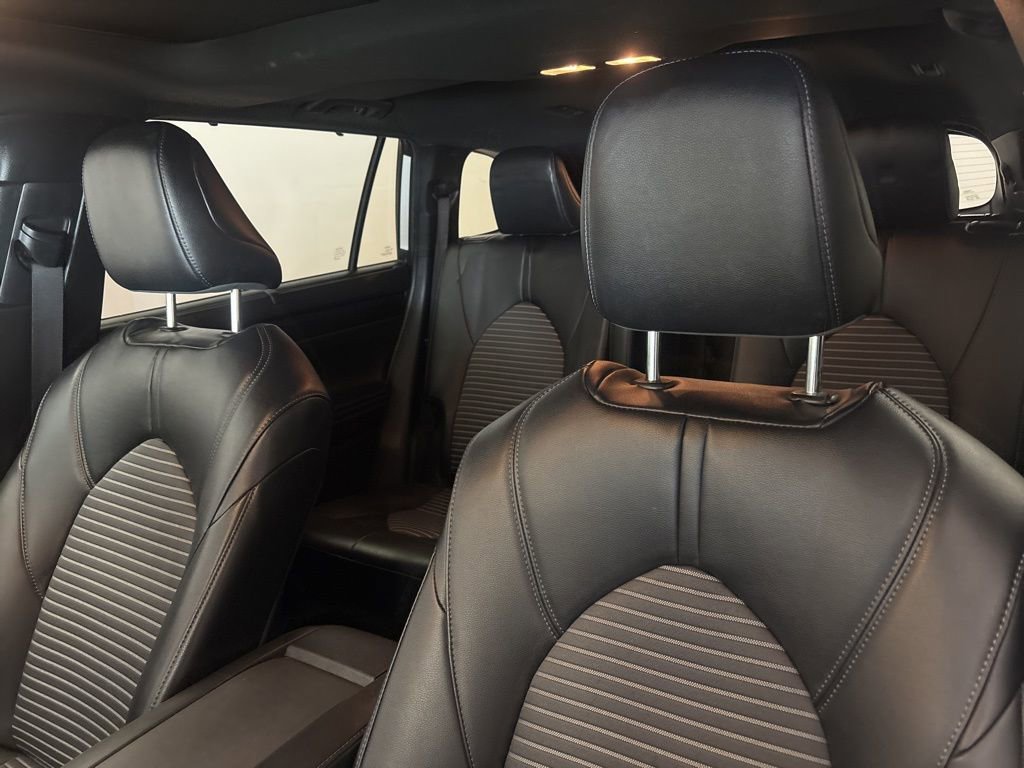 Used 2024 Toyota Highlander XSE image 16