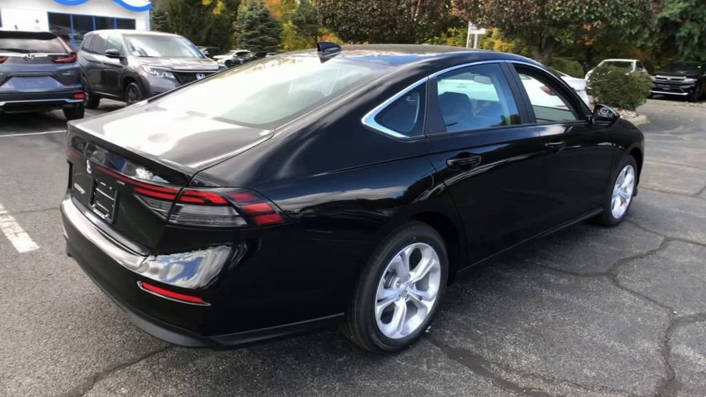 New 2025 Honda Accord LX image 9