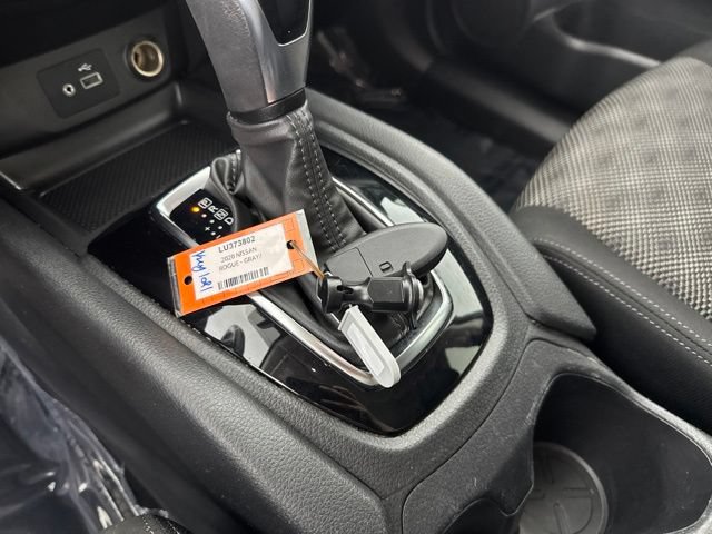 Used 2020 Nissan Rogue Sport SV AWD/4WD image 31