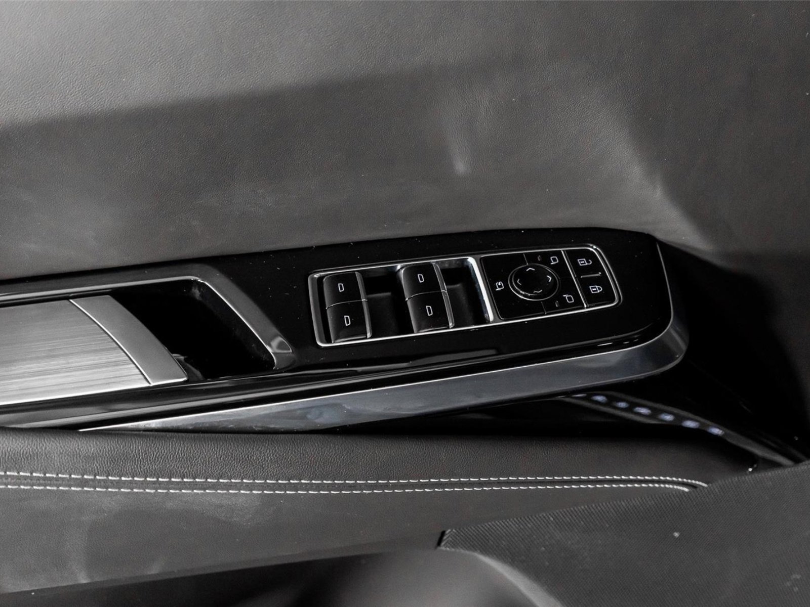 Used 2026 Cadillac Escalade V w/ LPO, Floor Liner Package image 51