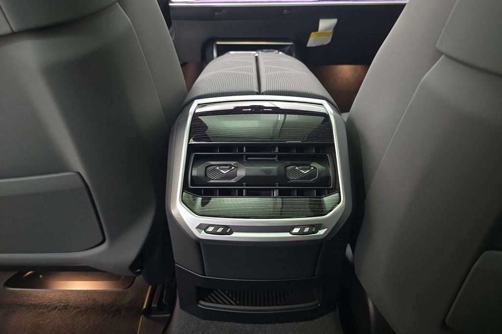 New 2026 BMW 750e xDrive AWD/4WD image 26