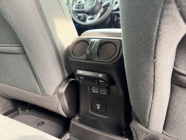 Used 2024 Jeep Wrangler Unlimited Sahara AWD/4WD image 17