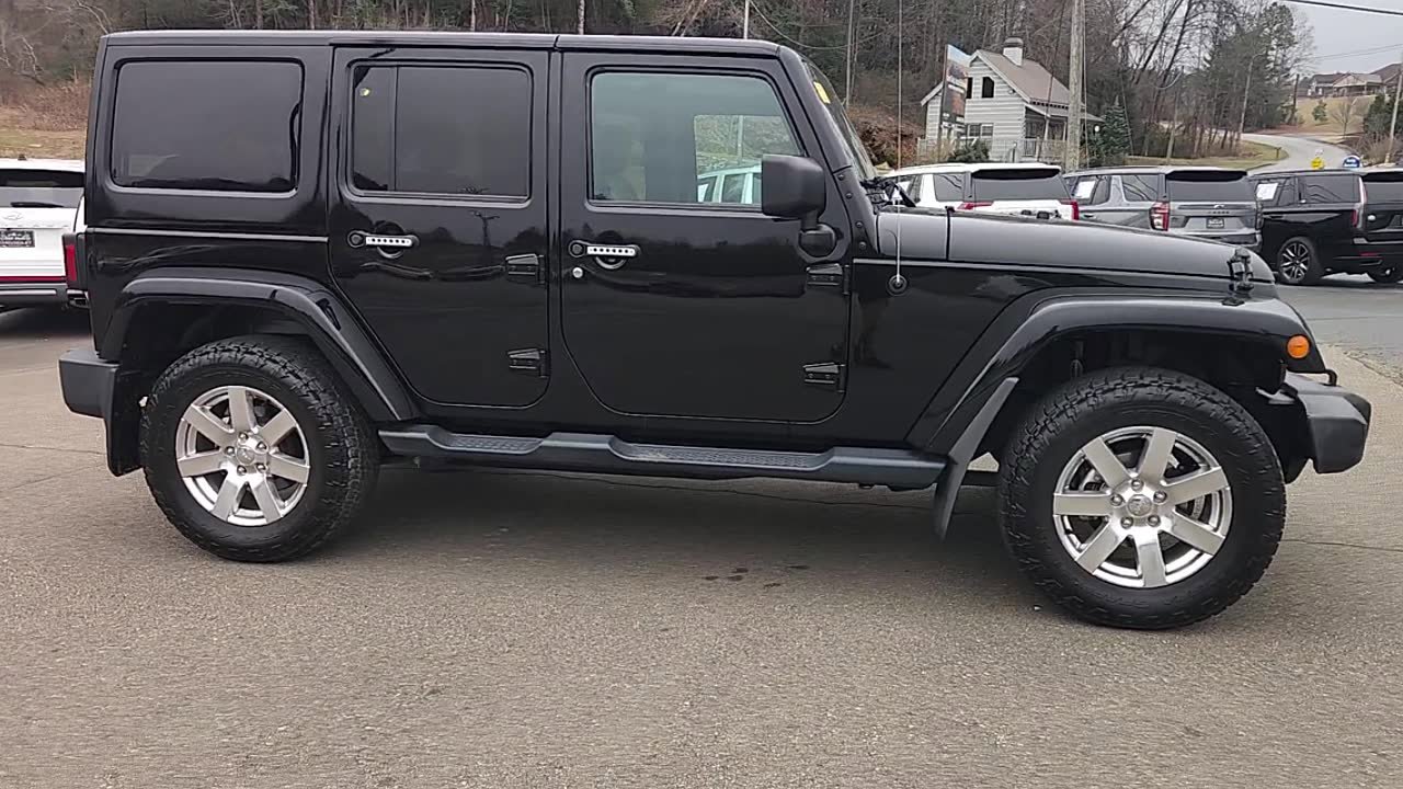 Used 2016 Jeep Wrangler Unlimited Sahara w/ Connectivity Group image 8