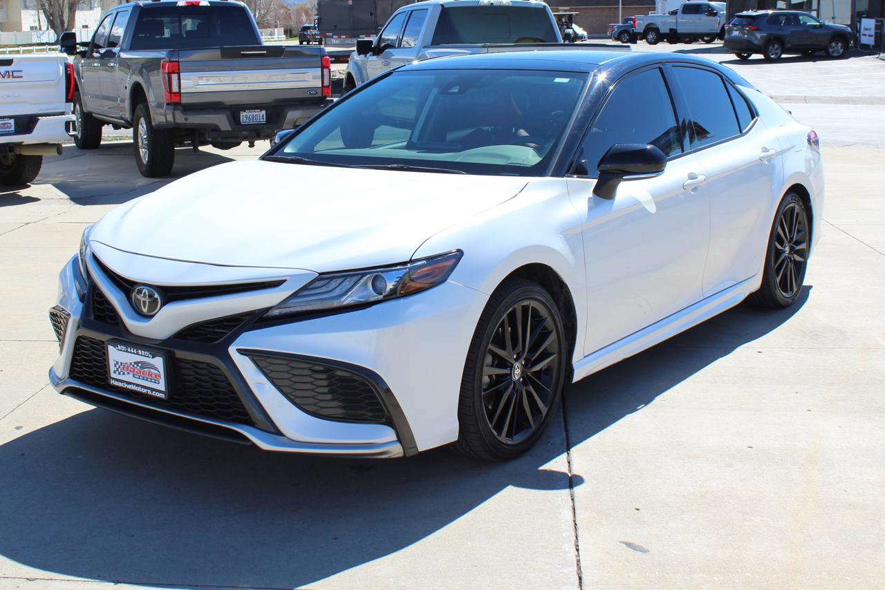 Used 2023 Toyota Camry XSE FWD image 2