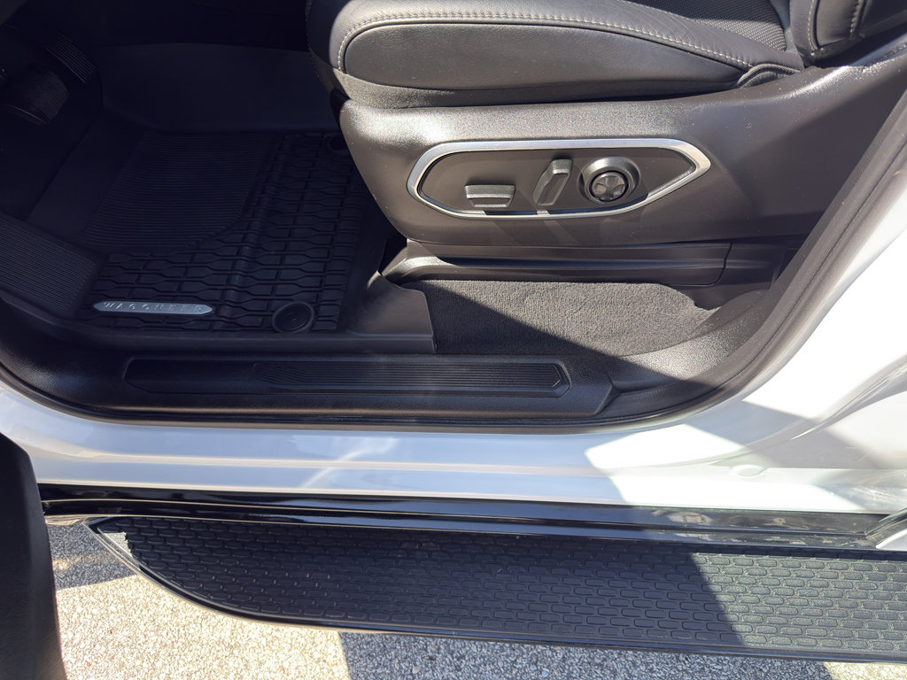 Used 2025 Jeep Wagoneer L Series II w/ Convenience Group I AWD/4WD image 13