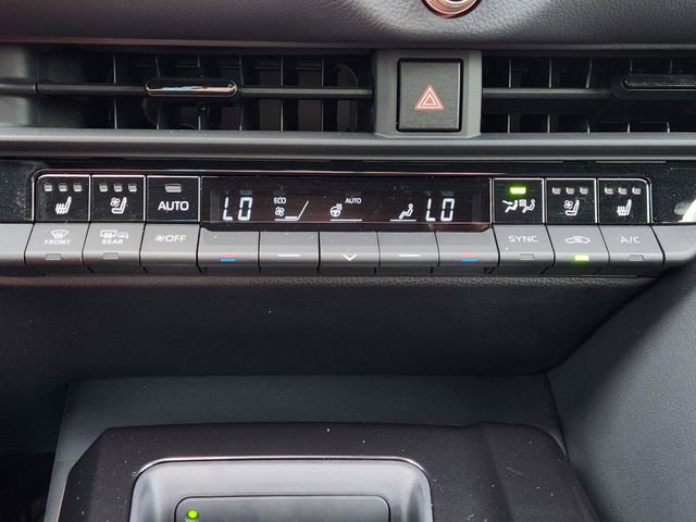 Used 2025 Toyota Crown Platinum AWD/4WD image 17
