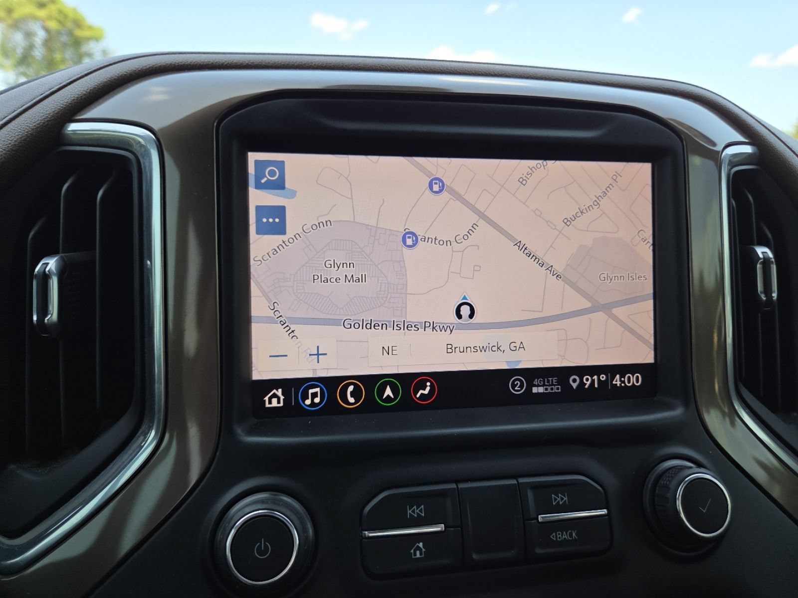 Used 2020 Chevrolet Silverado 2500 High Country w/ Technology Package AWD/4WD image 3