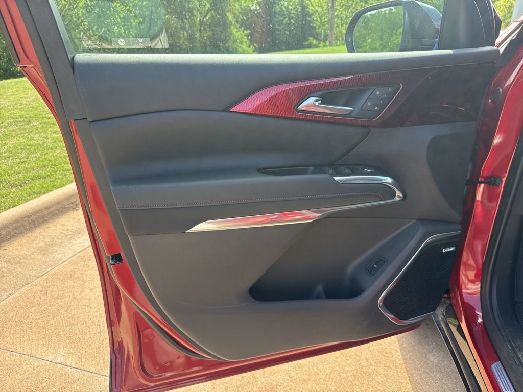 Used 2025 Chevrolet Traverse RS image 11