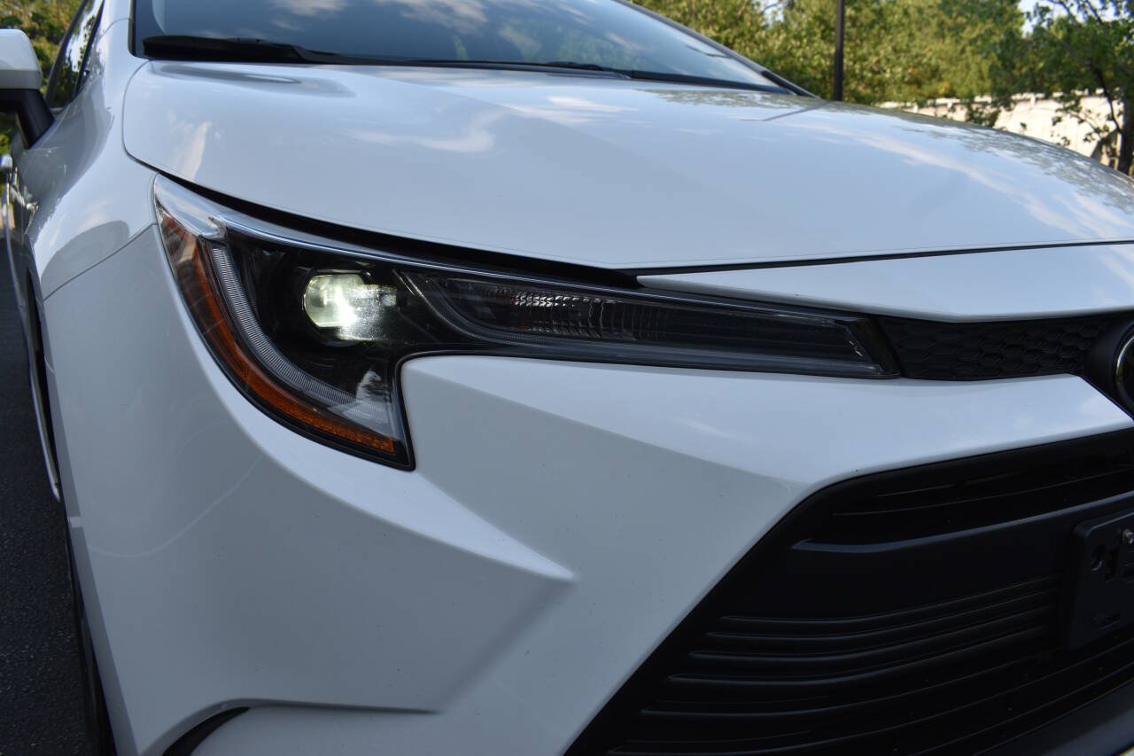 Used 2025 Toyota Corolla LE FWD image 38