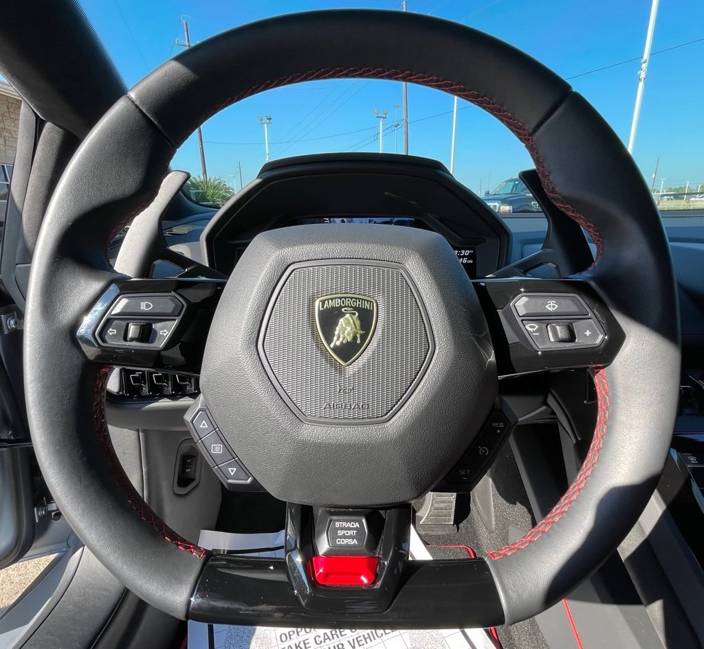 Used 2020 Lamborghini Huracan EVO image 20