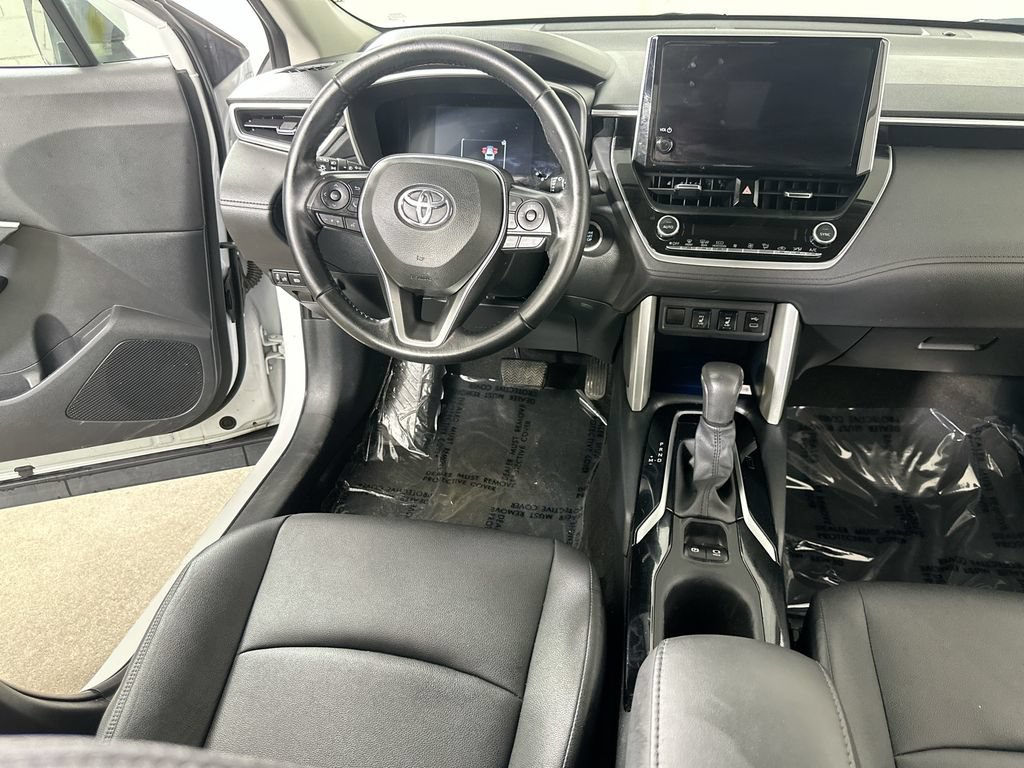 Used 2023 Toyota Corolla Cross XLE FWD image 19