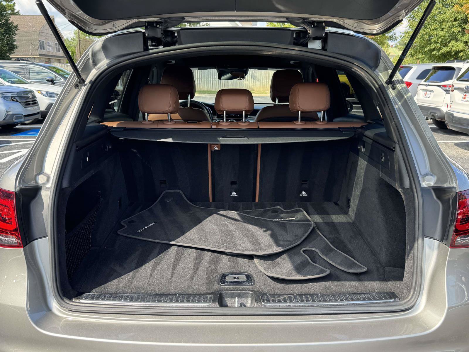 Used 2021 Mercedes-Benz GLC 300 4MATIC image 11