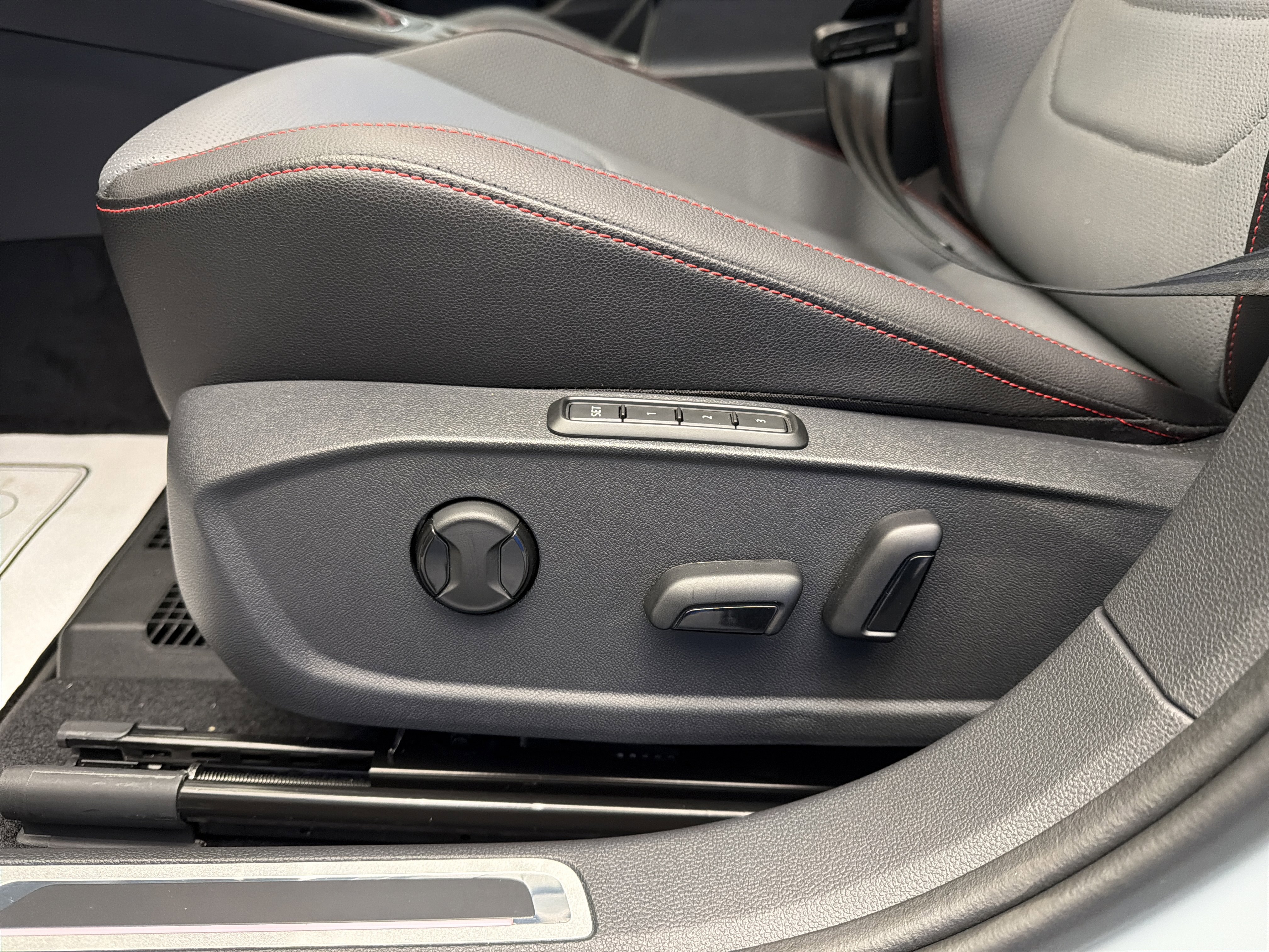 Used 2025 Volkswagen Jetta GLI Autobahn image 12