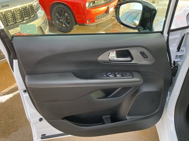 New 2026 Chrysler Pacifica Select w/ S Appearance Package FWD image 9
