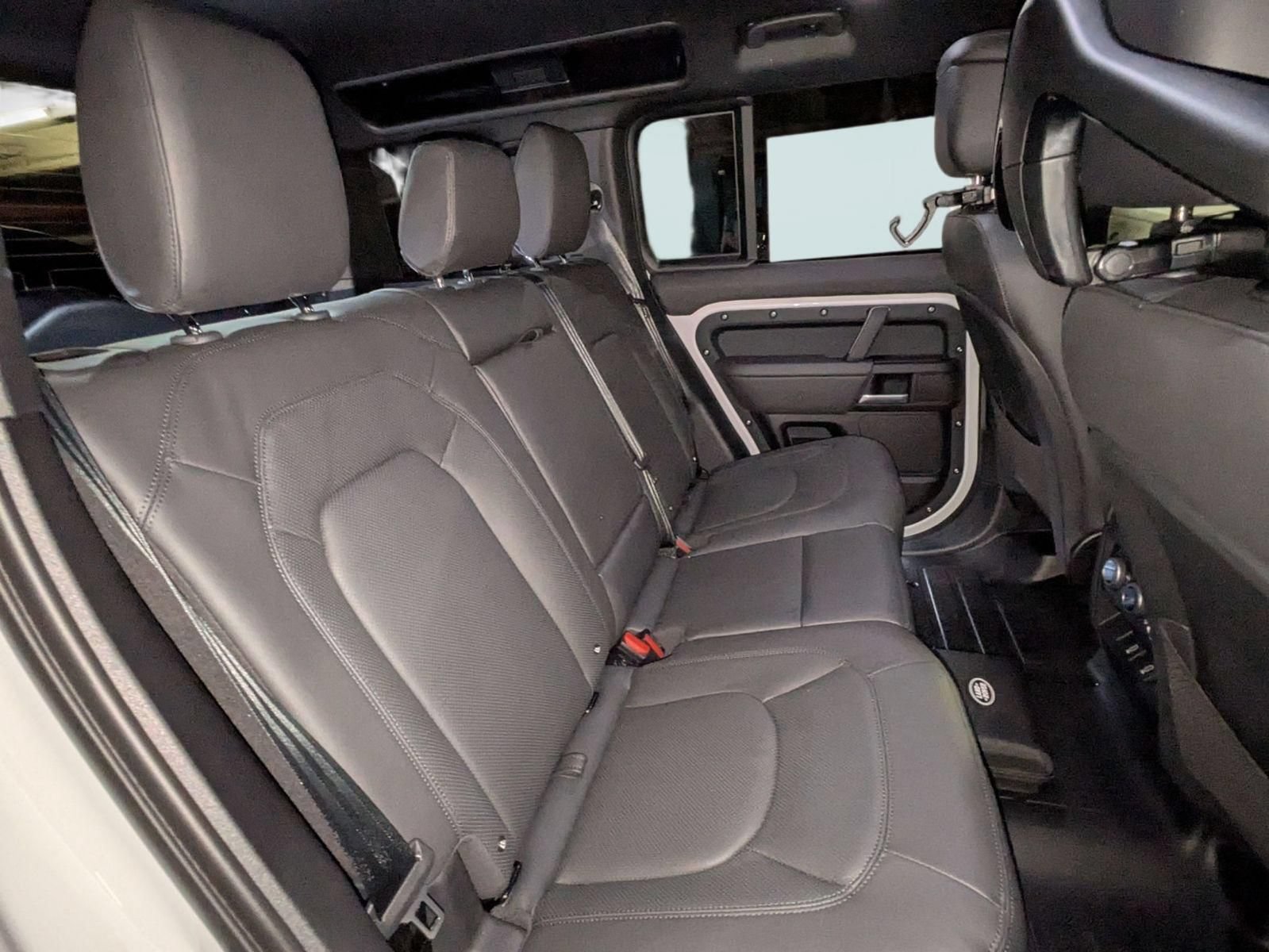 New 2026 Land Rover Defender 110 X-Dynamic SE AWD/4WD image 29