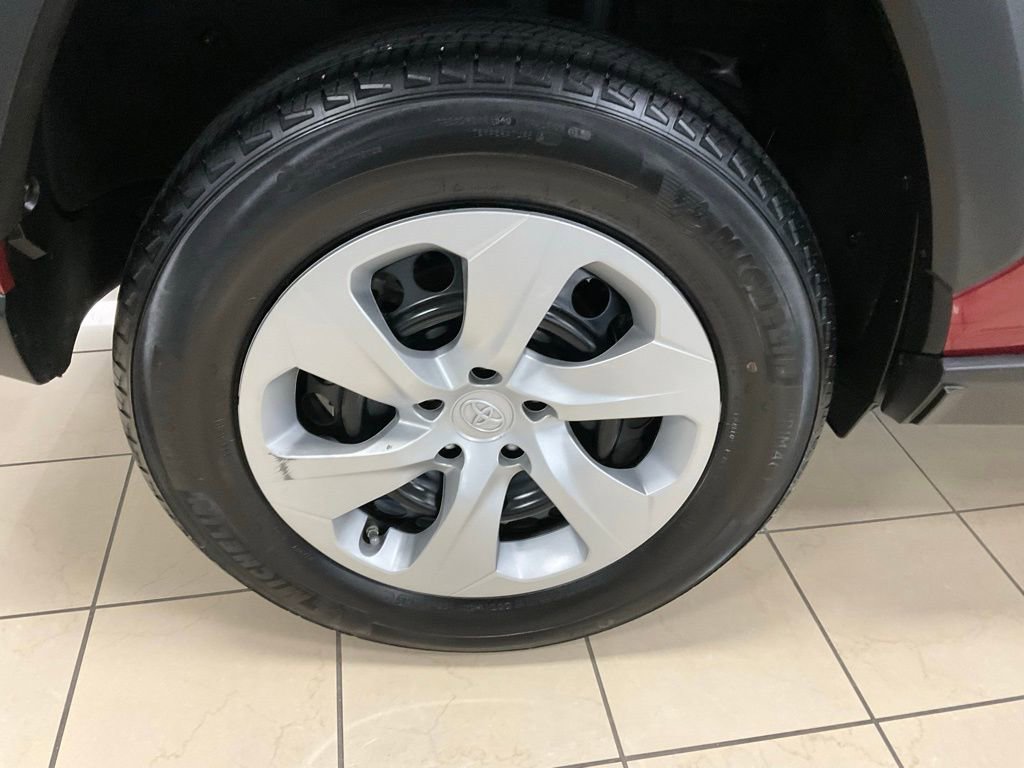 Used 2025 Toyota RAV4 LE AWD/4WD image 8