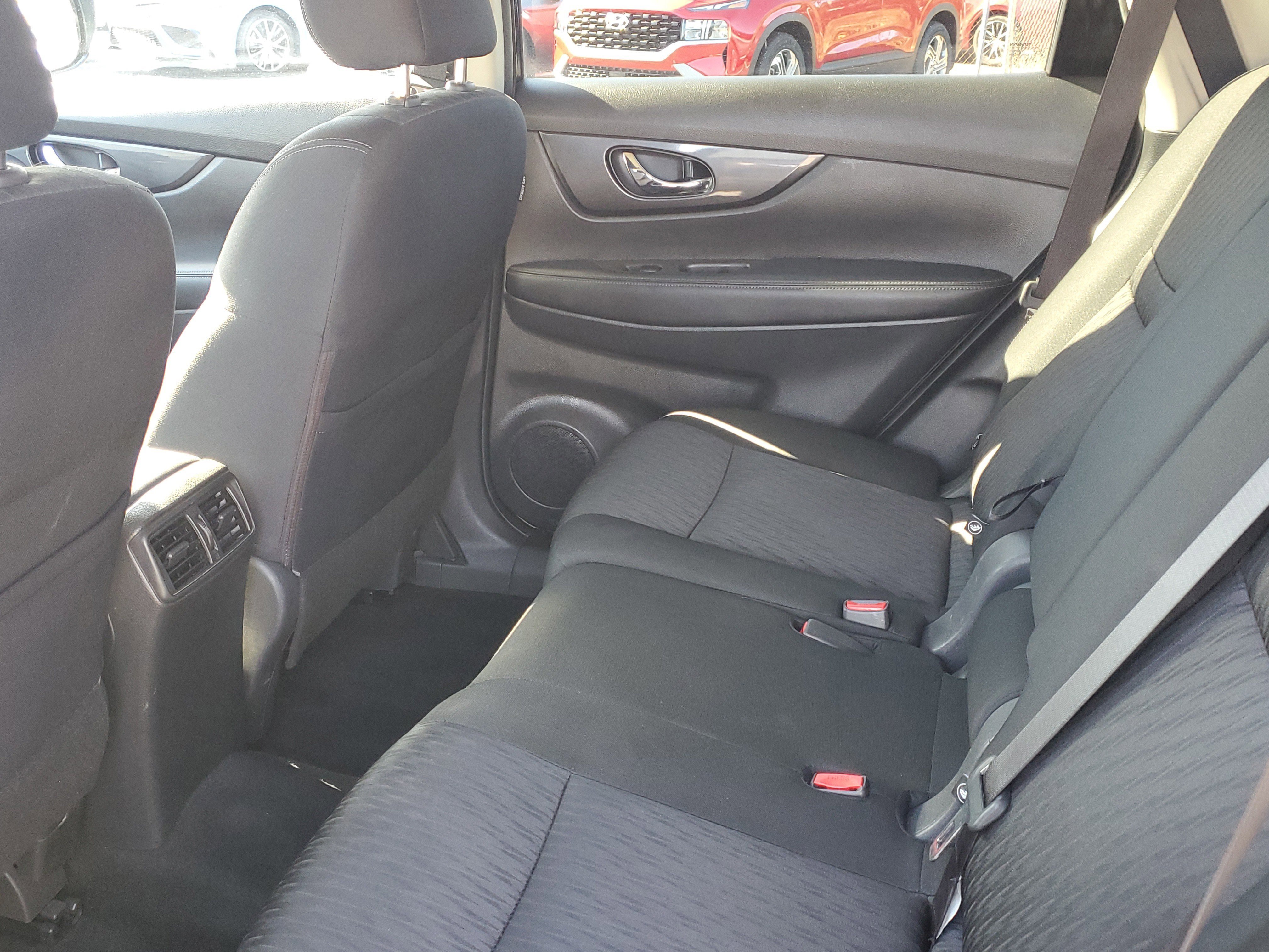 Used 2020 Nissan Rogue SV image 12