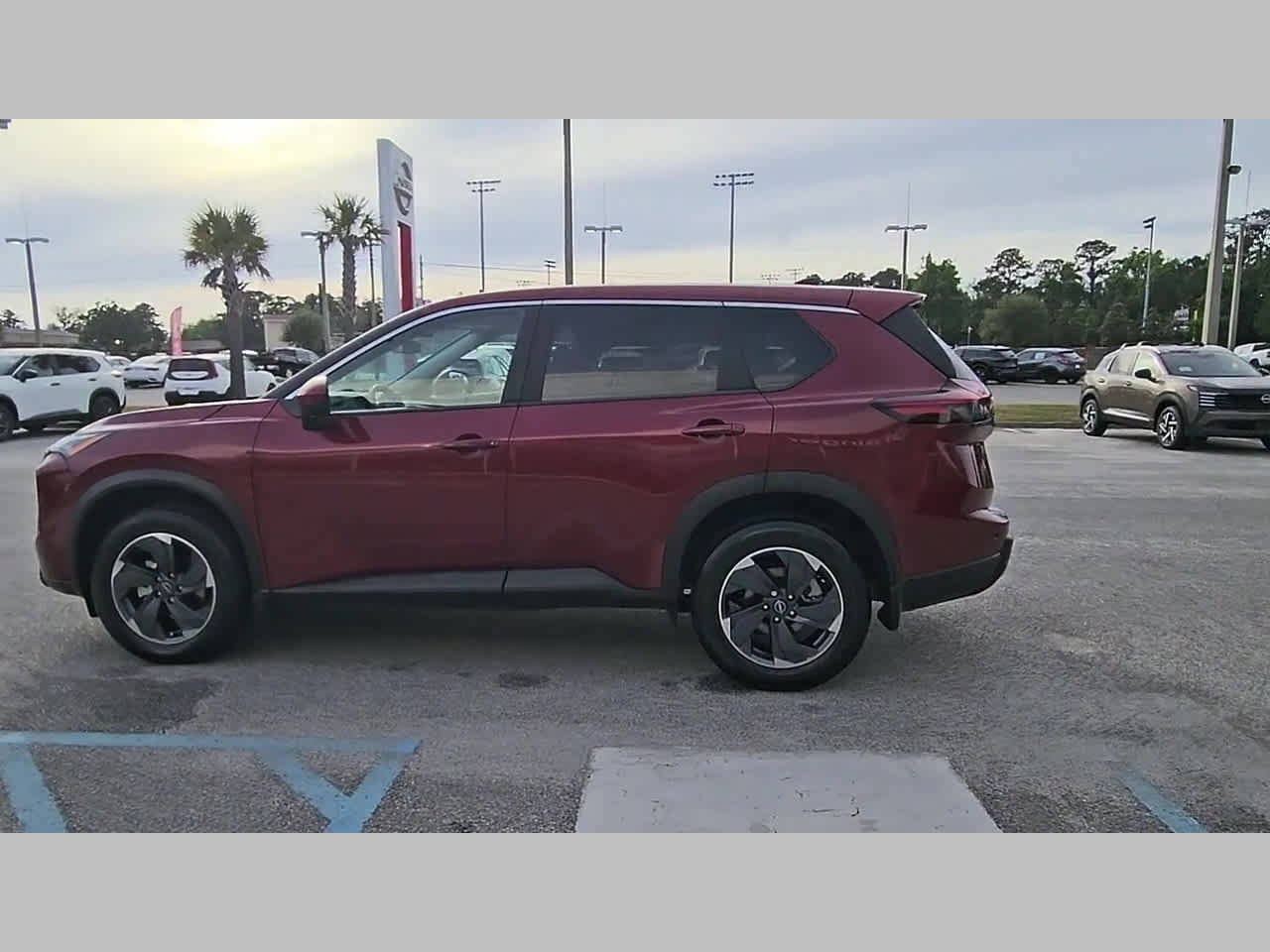 Used 2025 Nissan Rogue SV FWD image 28