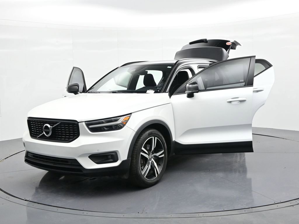 Used 2020 Volvo XC40 T4 R-Design image 27
