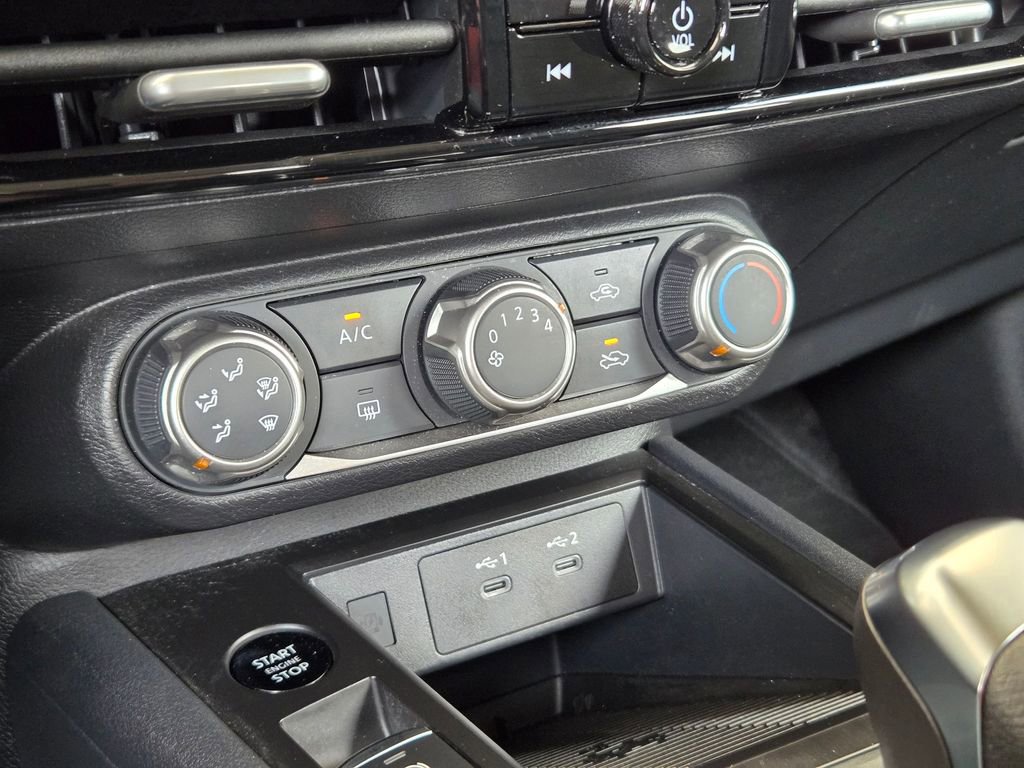 Used 2025 Nissan Kicks SV image 17