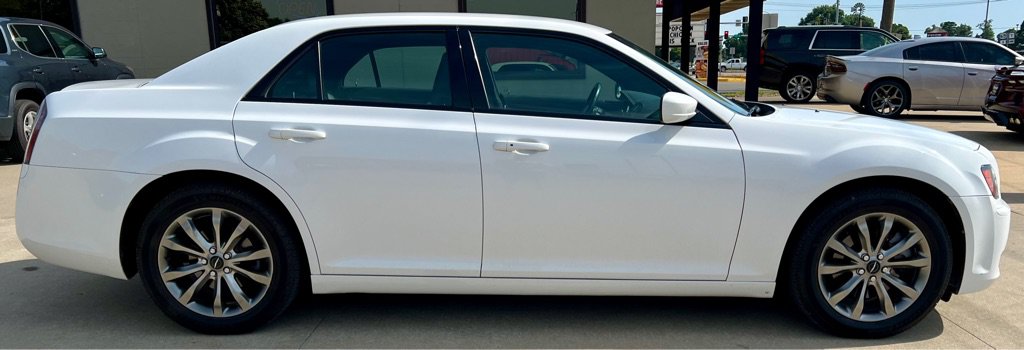 Used 2014 Chrysler 300 S AWD/4WD image 8