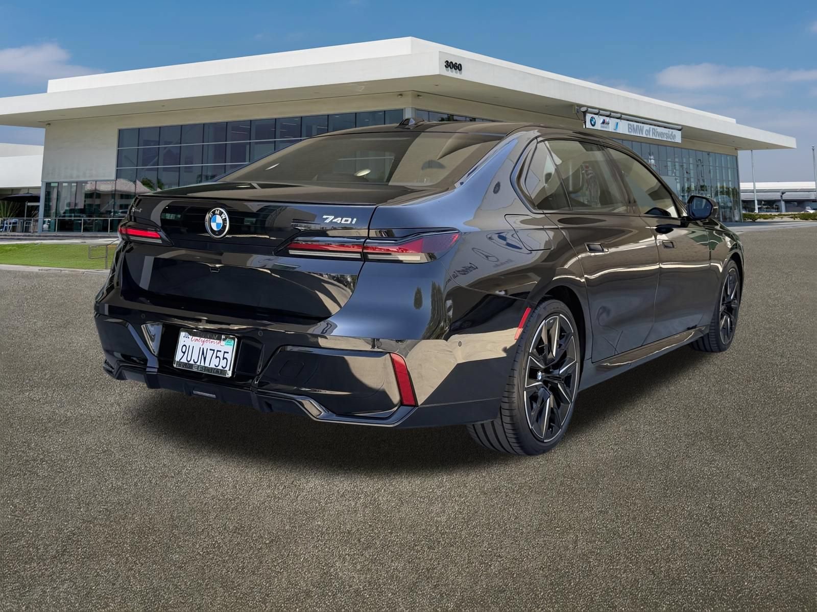 Used 2025 BMW 740i xDrive w/ Premium Package AWD/4WD image 10