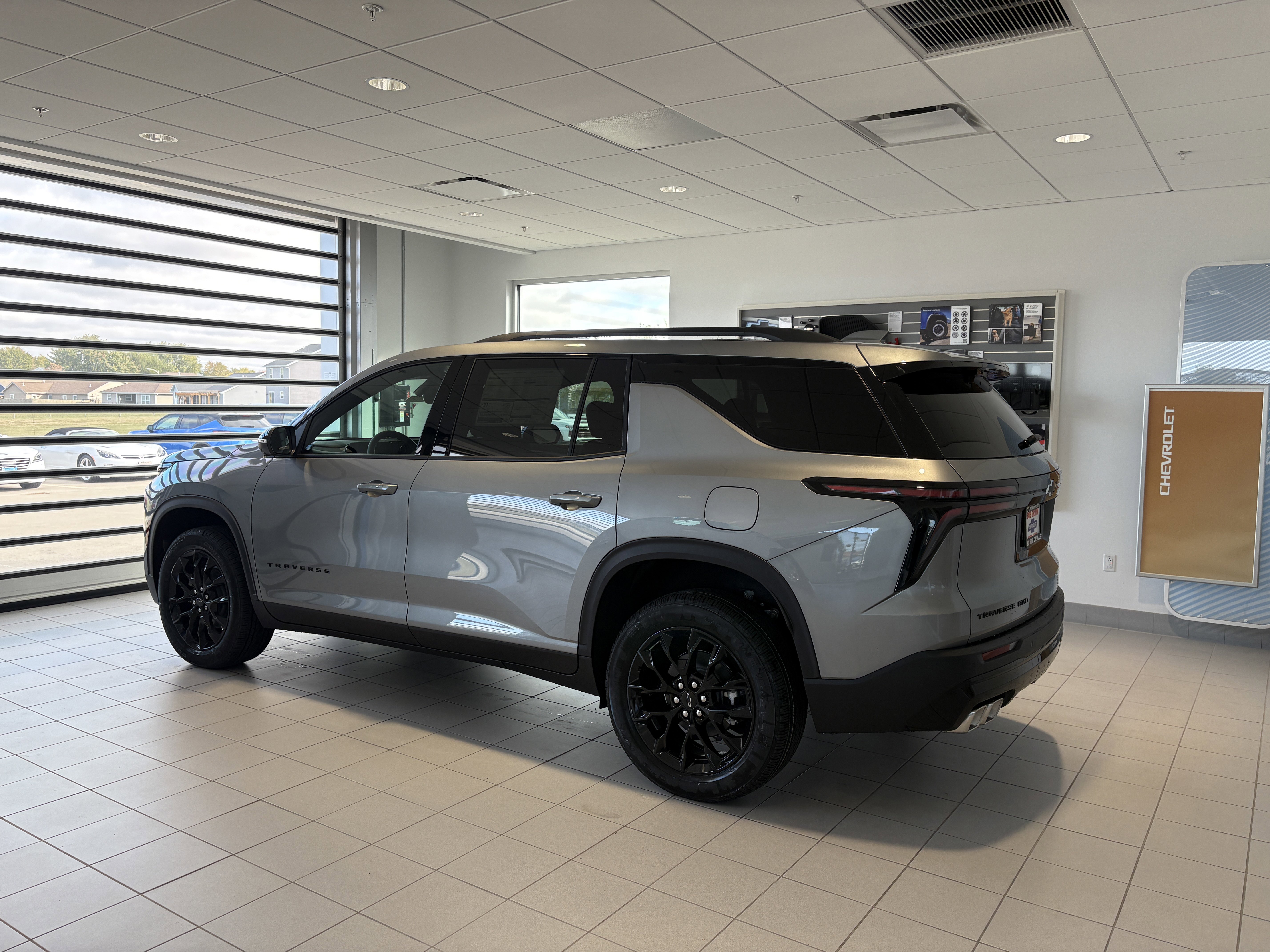 New 2026 Chevrolet Traverse LT image 3