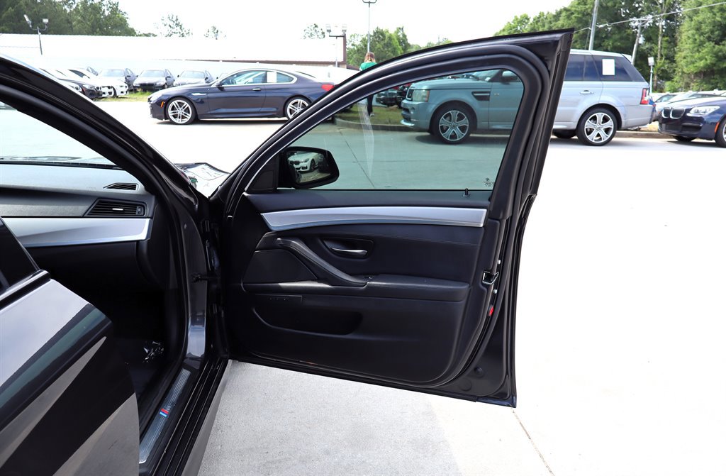 Used 2013 BMW 550i xDrive Sedan AWD/4WD image 31
