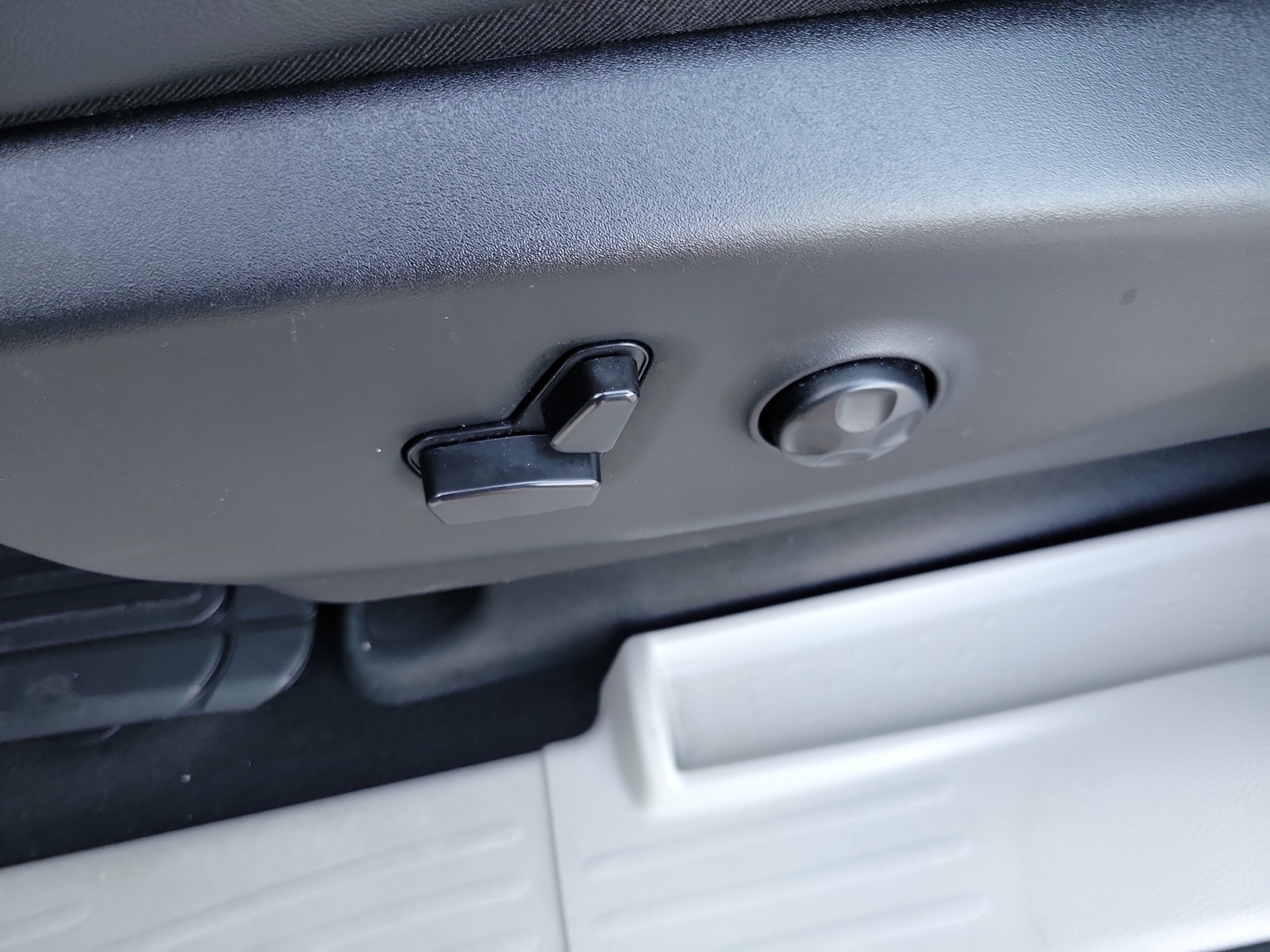 Used 2024 Chrysler Pacifica Touring-L FWD image 23