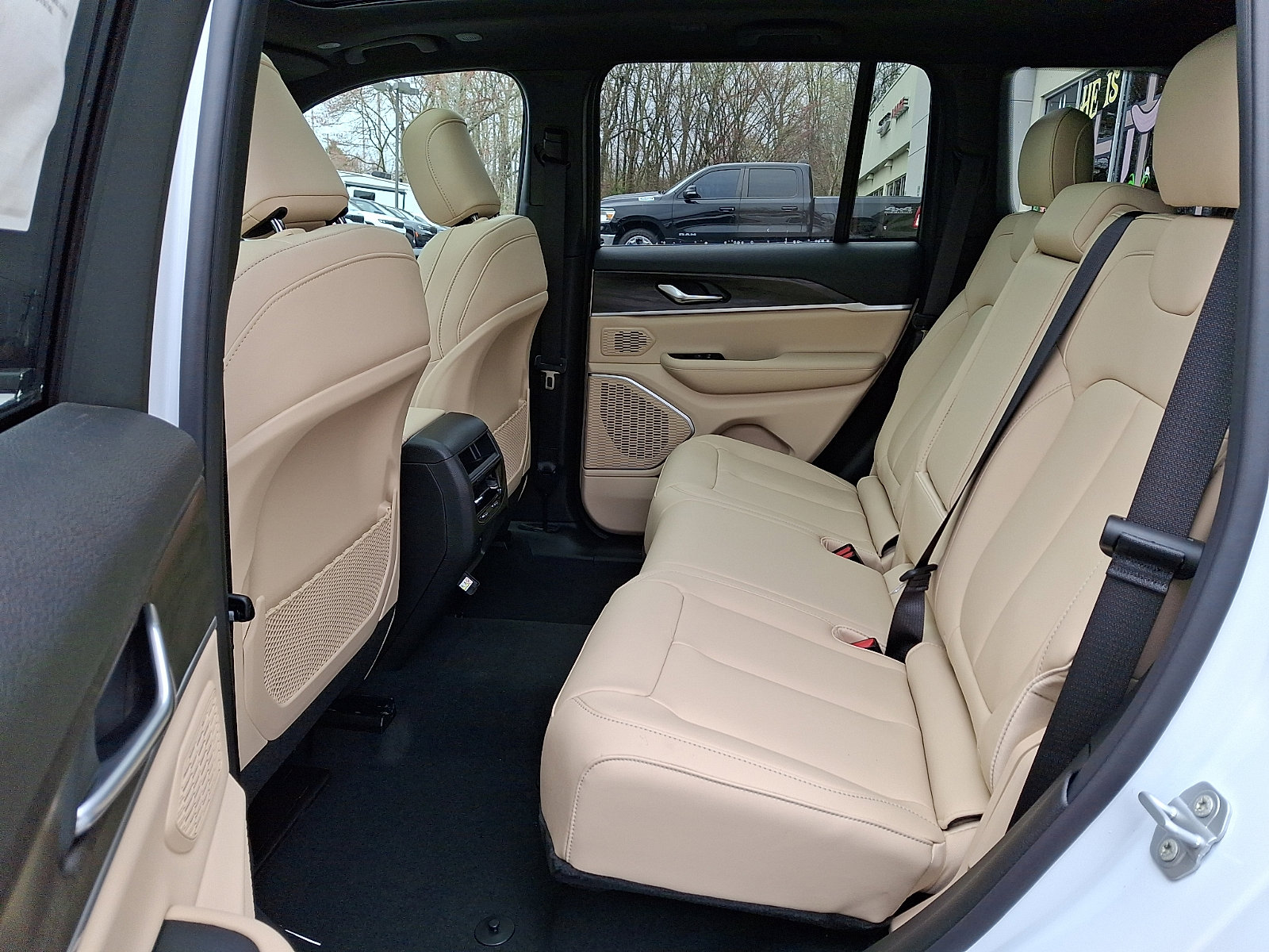 New 2026 Jeep Grand Cherokee Limited w/ Trailer Tow Package image 6