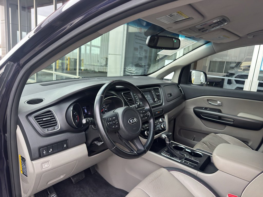 Used 2019 Kia Sedona EX image 3