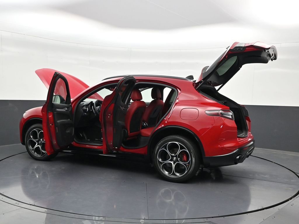 Used 2024 Alfa Romeo Stelvio Veloce AWD/4WD image 37