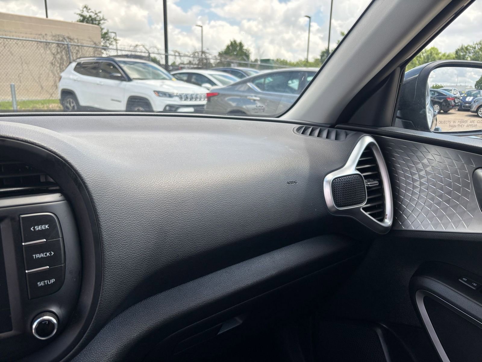 Used 2025 Kia Soul LX w/ LX Technology Package FWD image 33