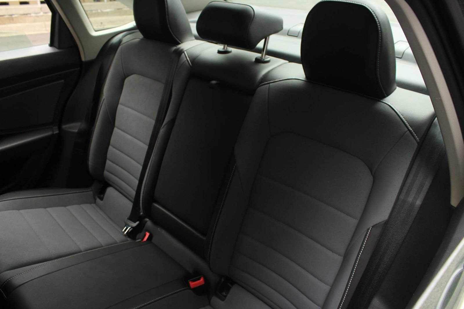 Used 2025 Volkswagen Jetta SE FWD image 18