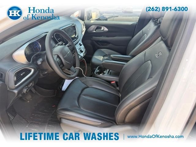 Used 2024 Chrysler Pacifica Limited FWD image 5