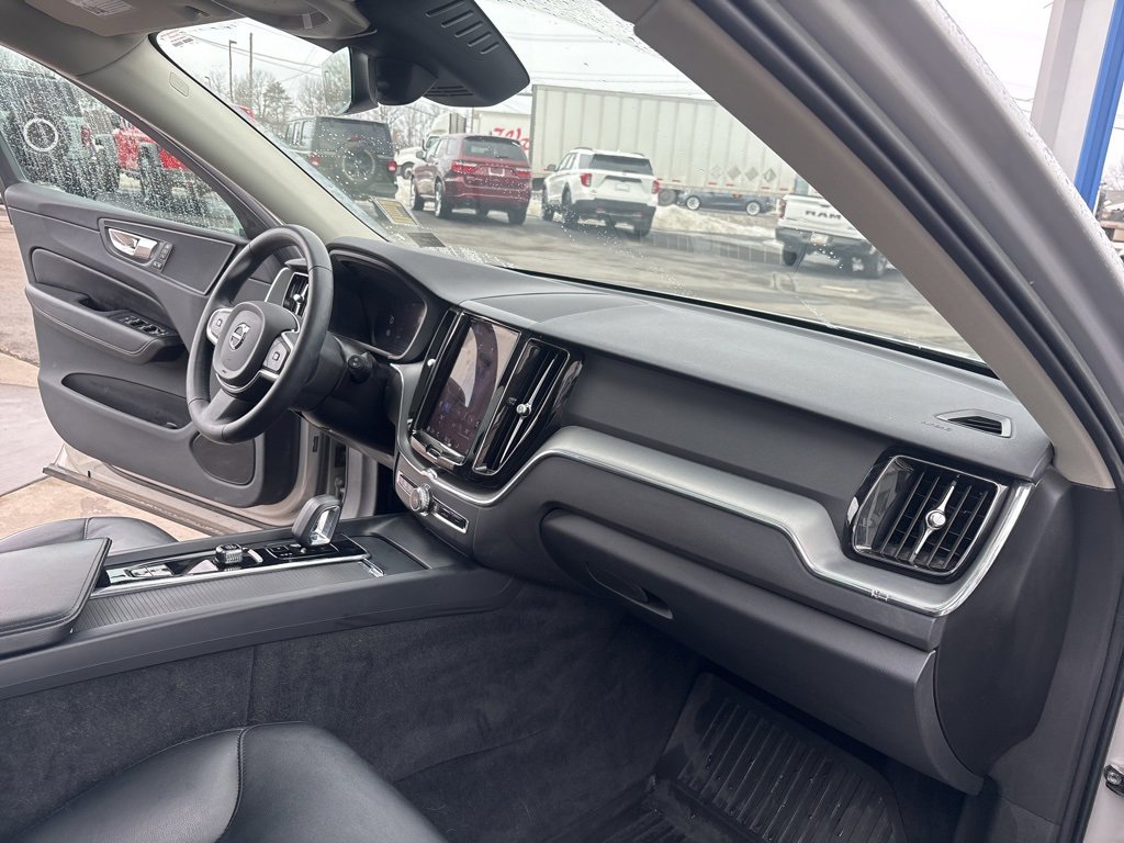 Certified 2023 Volvo XC60 B5 Plus w/ Climate Package image 33