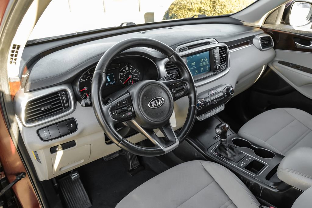 Used 2017 Kia Sorento LX w/ LX Convenience Package image 14