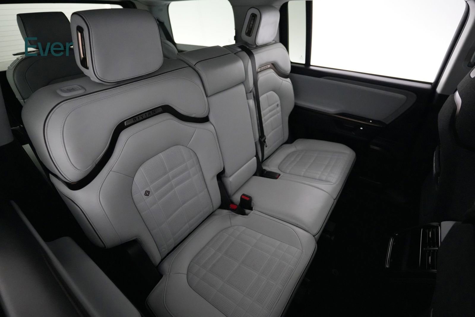 Used 2025 Rivian R1S Premium image 5