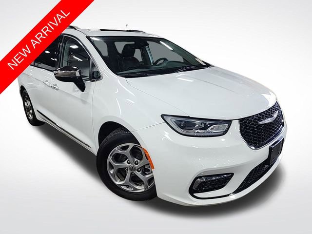 Used 2023 Chrysler Pacifica Limited image 1