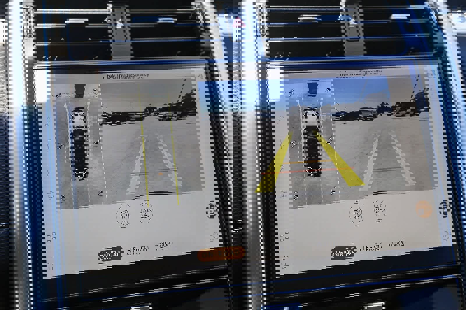 New 2025 Land Rover Discovery Dynamic SE image 23