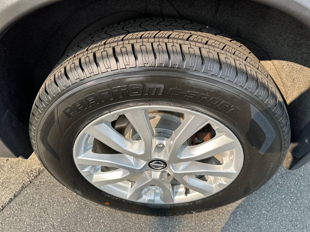 Used 2018 Nissan Rogue SV AWD/4WD image 27
