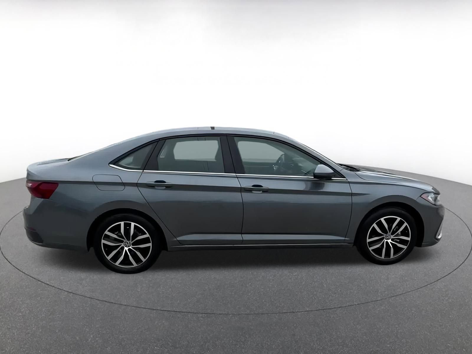 Used 2025 Volkswagen Jetta SE image 15