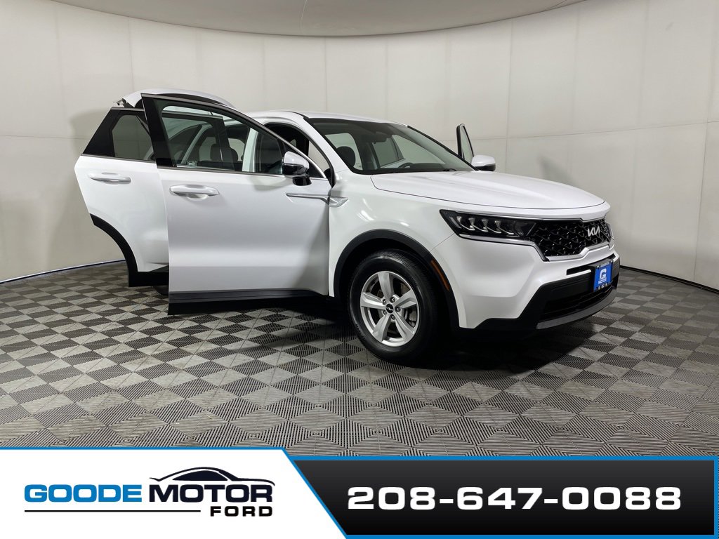 Used 2022 Kia Sorento LX image 9