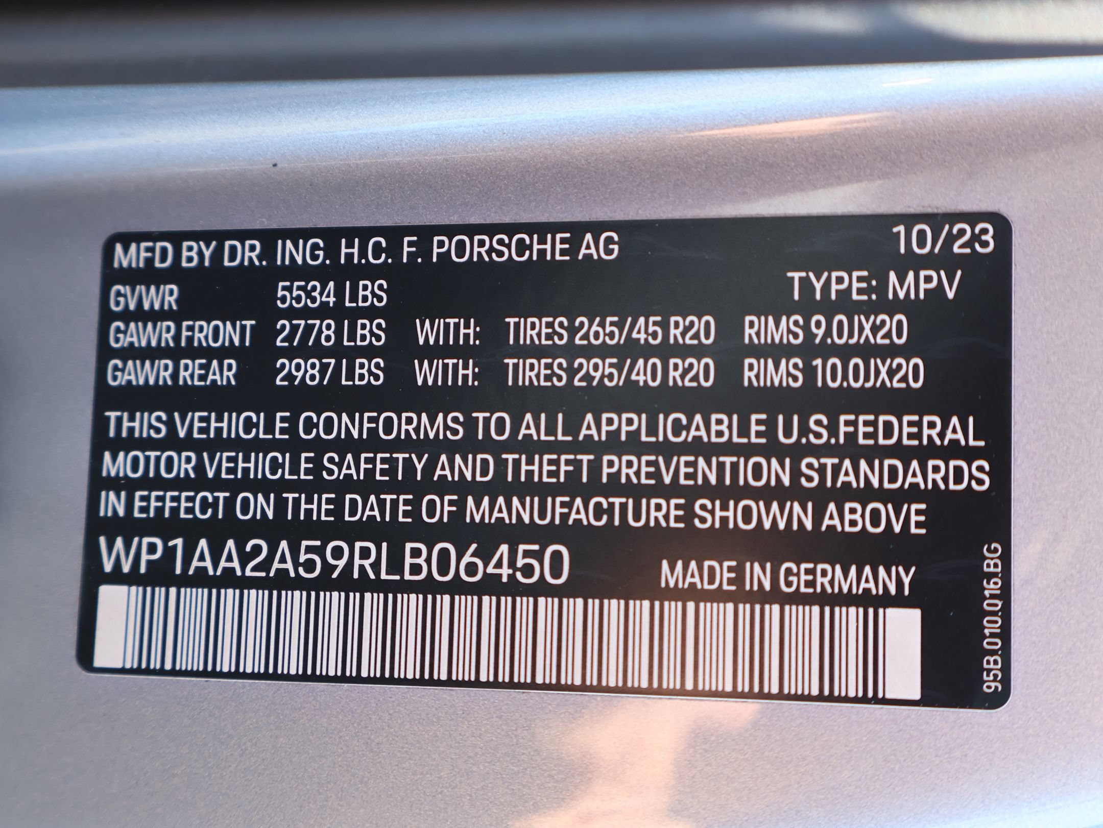 Certified 2024 Porsche Macan Turbo AWD/4WD image 35
