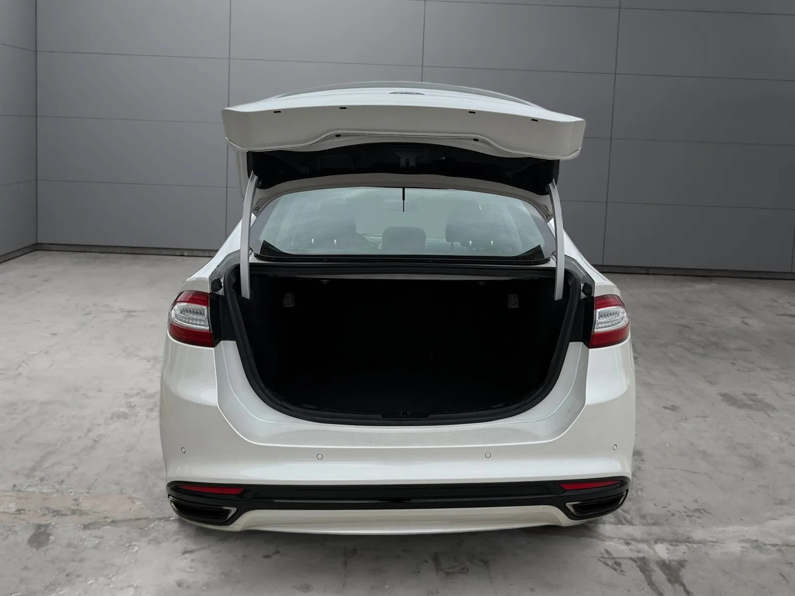 Used 2016 Ford Fusion Titanium FWD image 9
