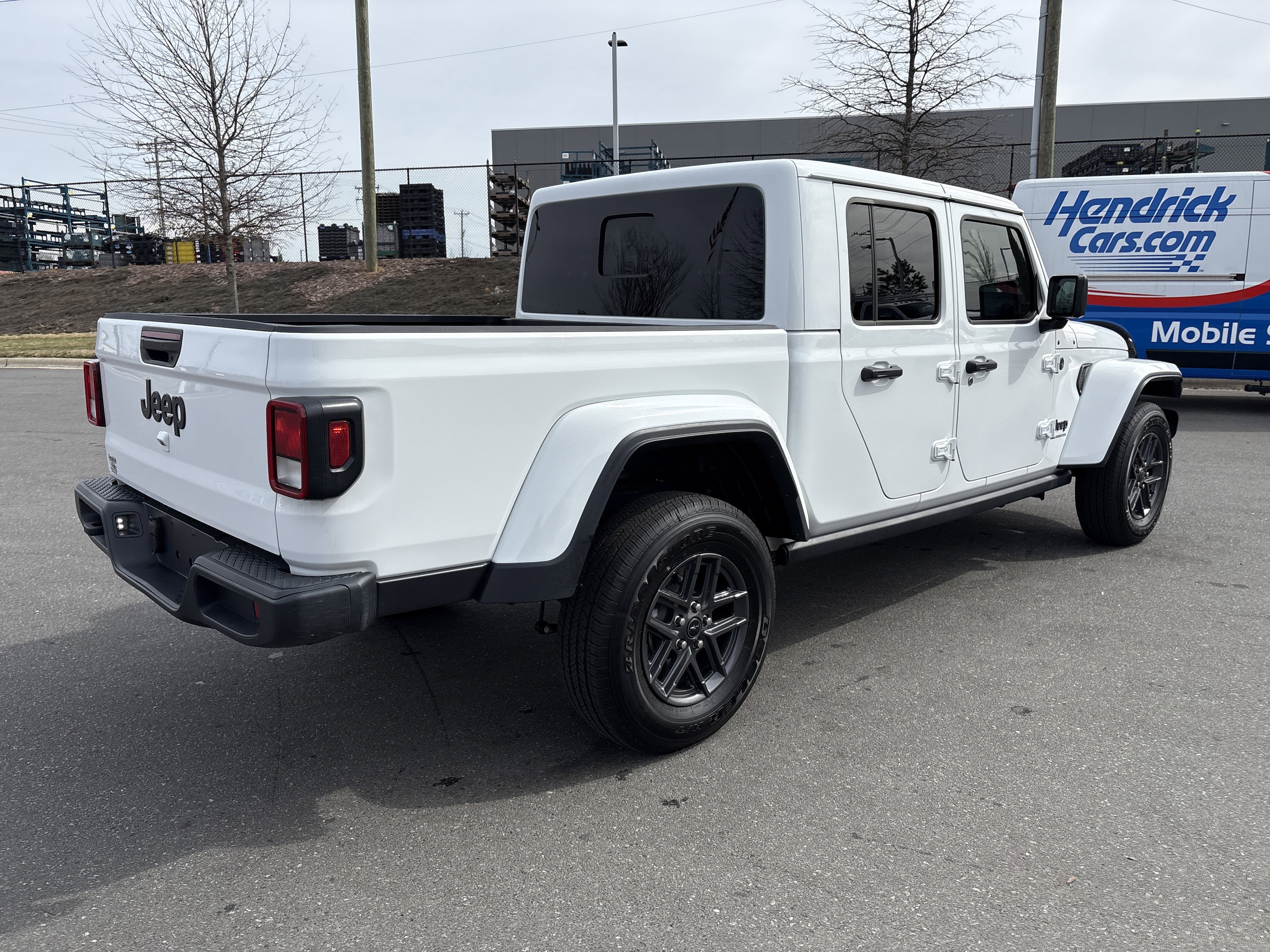Certified 2025 Jeep Gladiator Nighthawk image 10