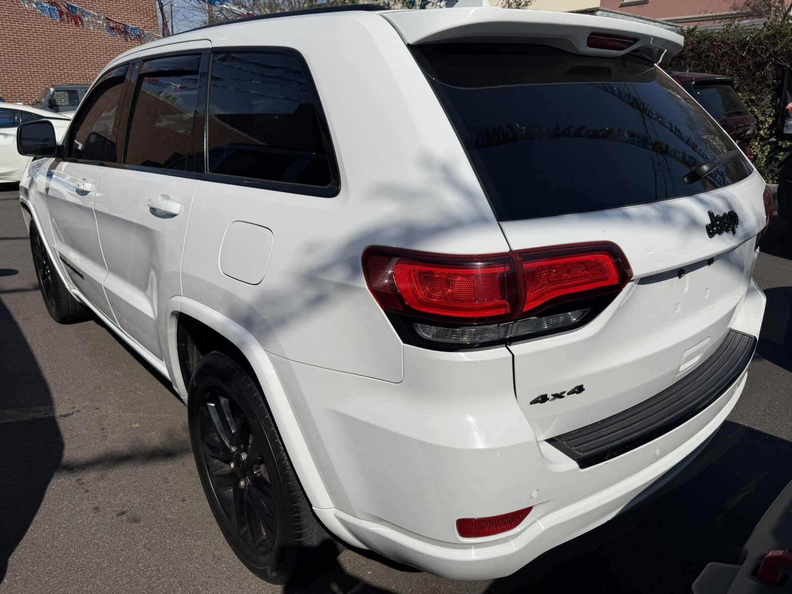 Used 2017 Jeep Grand Cherokee Altitude image 6