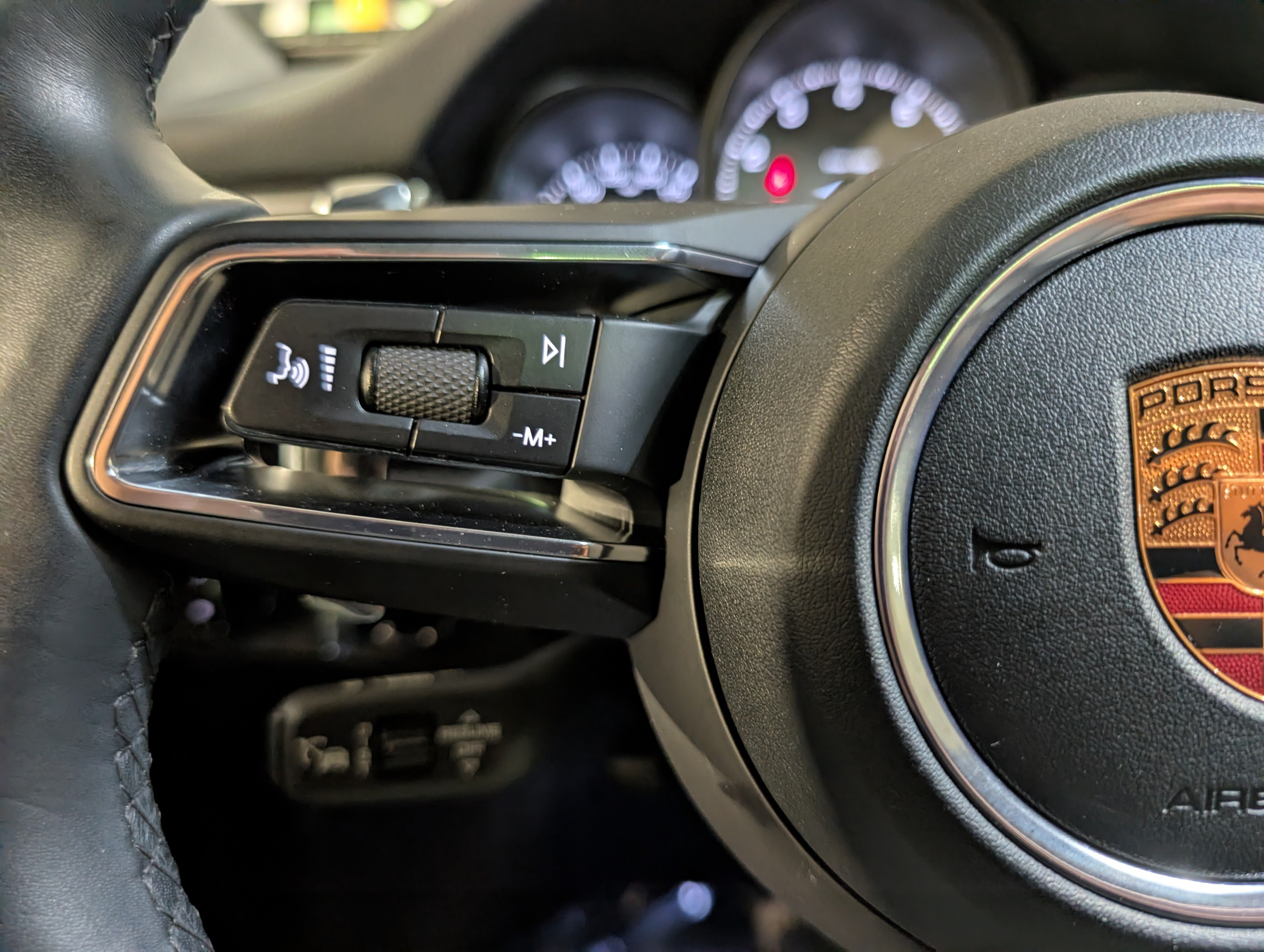Certified 2022 Porsche Macan S AWD/4WD image 28