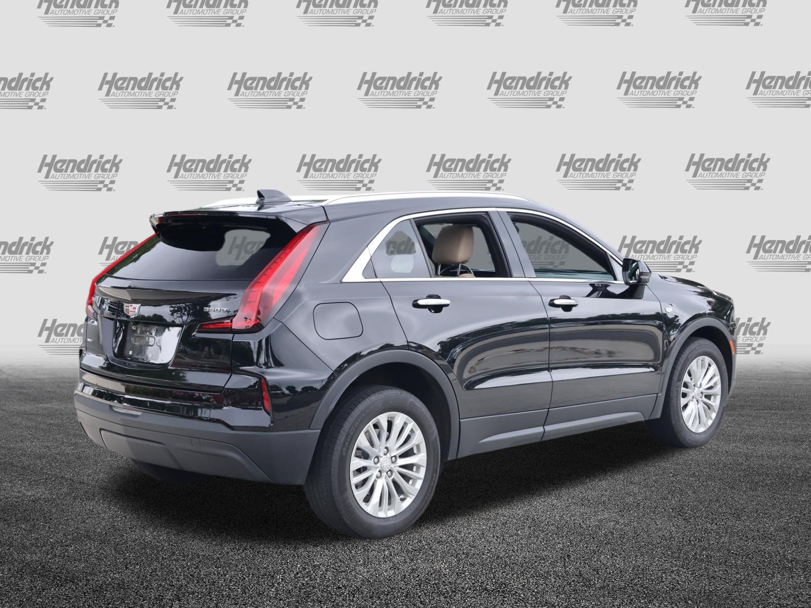Used 2024 Cadillac XT4 Luxury w/ Cold Weather Package AWD/4WD image 9
