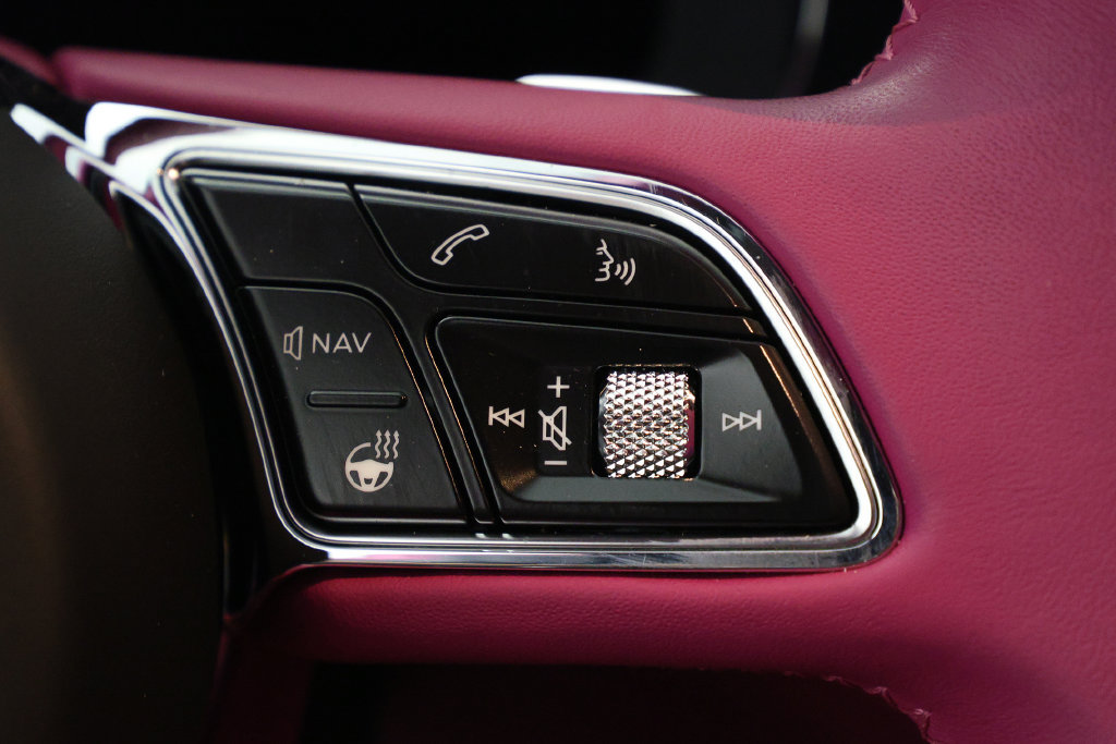 Used 2023 Bentley Bentayga Extended Wheelbase AWD/4WD image 23
